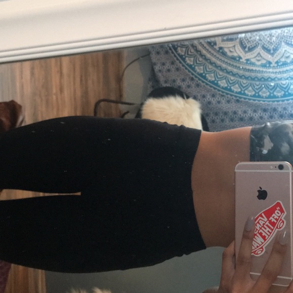 High Waisted Black short leggings - Picture 3 of 3